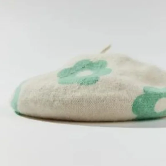 (SOLD) Brand New💫 Urban Outfitters Jane Printed Beret - Picture 2 of 3